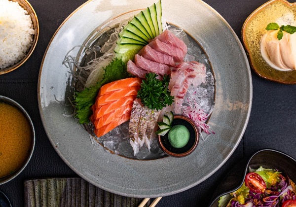 Restaurante japonês abre portas com pratos e drinks de alta qualidade